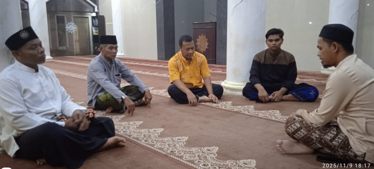 “Merangkul, Bukan Menyingkirkan: Menghapus Sinisme demi Pemuda yang Memakmurkan Masjid” merasa Asing di Wilayah Sendiri